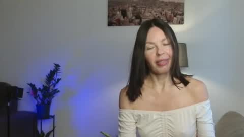 Nicole online show from 10.05.25