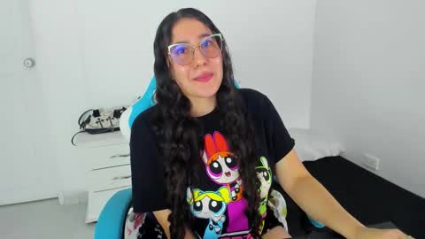 Snapshot of little_sparkles_0f_l0v3 chatting on 11.20.25 Laire online show from 11.20.25