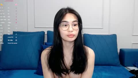 Snapshot of little_v1rgin_angel chatting on 03.10.25 Kwan online show from 03.10.25