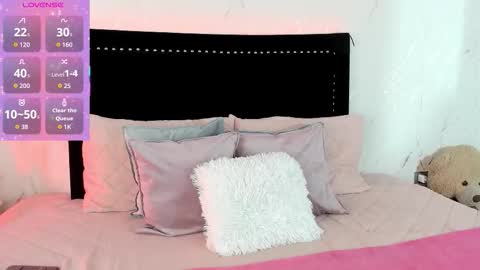 Snapshot of littlecuties chatting on 11.04.25 Violet Alyson online show from 11.04.25