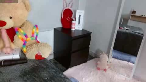 Snapshot of littlee__bunny chatting on 09.09.25 your little bunny online show from 09.09.25