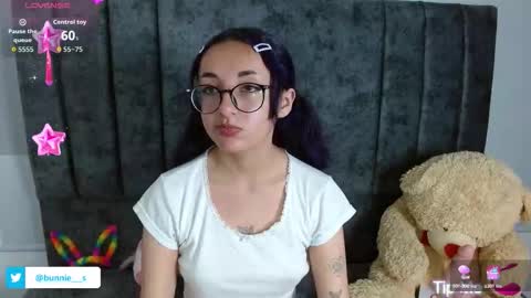 Snapshot of littlee__bunny chatting on 09.17.25 your little bunny online show from 09.17.25