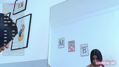 Snapshot of littlee_emilyy_ chatting on 12.04.24 Emily  online show from 12.04.24