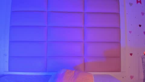 littlee_emma_ online show from 10.20.25