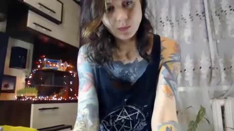 Snapshot of littlehappines chatting on 02.01.25 littlehappines online show from 02.01.25