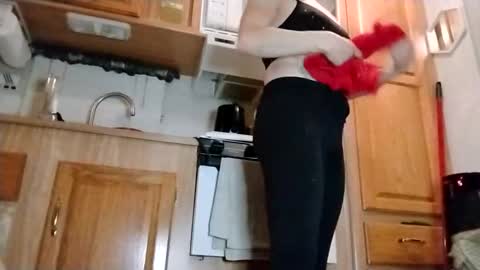 Snapshot of littleleo96 chatting on 10.12.25 littleleo96 online show from 10.12.25