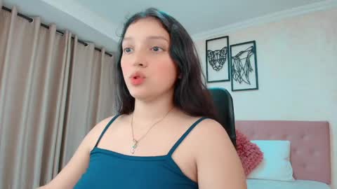 Sarahs Room online show from 06.05.26