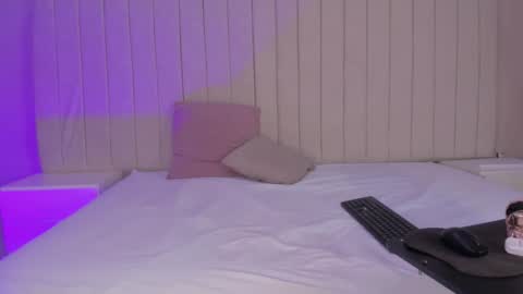 im olivia IG littleolivia01 online show from 02.04.25