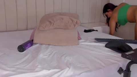 im olivia IG littleolivia01 online show from 02.21.25