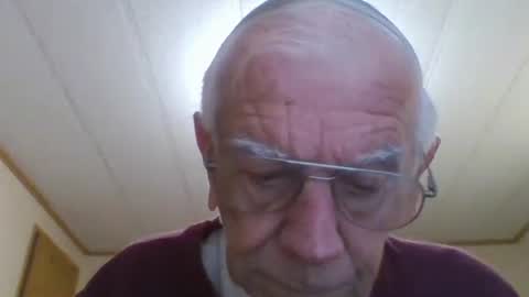 Snapshot of littleone6 chatting on 10.25.25 Littleone 6 online show from 10.25.25