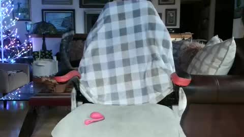 Miss D   Shows Mon Wed  Fri online show from 11.15.25