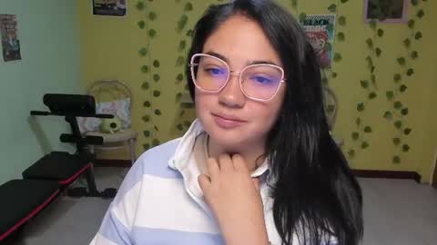 Snapshot of littleprety6969 chatting on 06.20.26 Mia Wednesday to Sunday 730 am to 1030 am Colombian Hour D online show from 06.20.26
