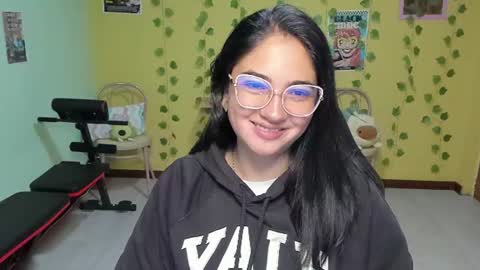Snapshot of littleprety6969 chatting on 06.22.26 Mia Wednesday to Sunday 730 am to 1030 am Colombian Hour D online show from 06.22.26