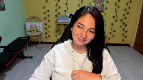 Snapshot of littleprety6969 chatting on 07.23.26 Mia Wednesday to Sunday 730 am to 1030 am Colombian Hour D online show from 07.23.26