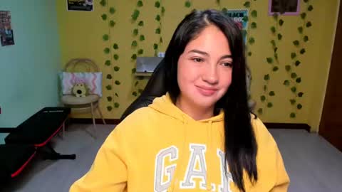 Snapshot of littleprety6969 chatting on 07.25.26 Mia Wednesday to Sunday 730 am to 1030 am Colombian Hour D online show from 07.25.26