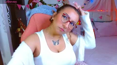 Snapshot of littlerouse_ chatting on 08.01.26 Ruby Rouse online show from 08.01.26
