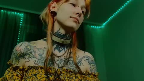 Niki  free tg channel with some photos gifs and info about streams  online show from 02.21.25