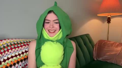 Snapshot of littlesugarpea chatting on 01.04.25 Little Sugar Pea  online show from 01.04.25