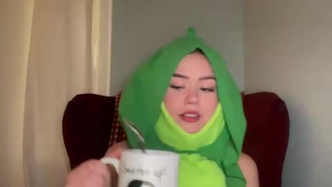 Snapshot of littlesugarpea chatting on 09.09.25 Little Sugar Pea  online show from 09.09.25