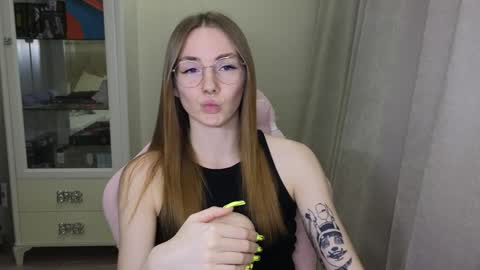 Snapshot of littlevildevil chatting on 12.10.24 Eliana online show from 12.10.24