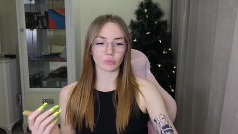 Snapshot of littlevildevil chatting on 12.12.24 Eliana online show from 12.12.24