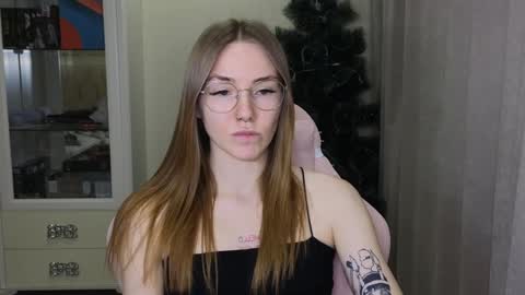 Snapshot of littlevildevil chatting on 12.20.24 Eliana online show from 12.20.24