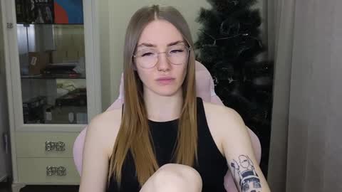 Snapshot of littlevildevil chatting on 12.28.24 Eliana online show from 12.28.24