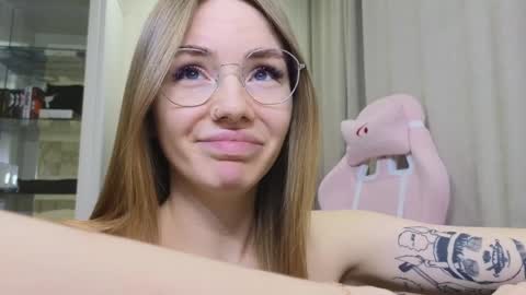Snapshot of littlevildevil chatting on 01.28.25 Eliana online show from 01.28.25