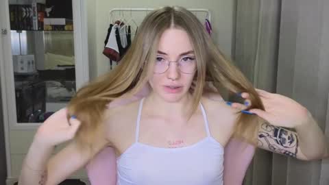 Snapshot of littlevildevil chatting on 01.30.25 Eliana online show from 01.30.25