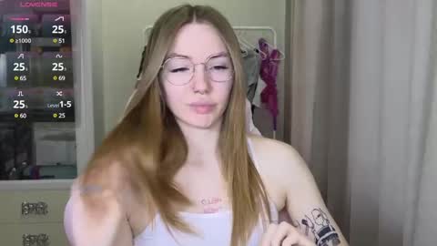 Snapshot of littlevildevil chatting on 02.21.25 Eliana online show from 02.21.25