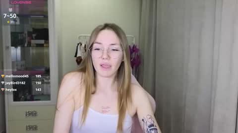 Snapshot of littlevildevil chatting on 03.04.25 Eliana online show from 03.04.25