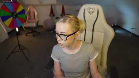 Snapshot of livehub054 chatting on 12.05.25 Sheryl online show from 12.05.25