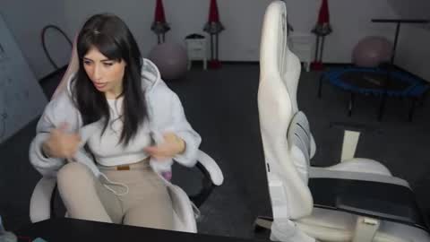 Snapshot of livehub054 chatting on 12.16.25 Sheryl online show from 12.16.25