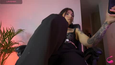 Snapshot of livestream18x chatting on 09.27.25 Emily  R online show from 09.27.25