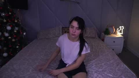 Snapshot of liviashy chatting on 12.18.25 liviashy online show from 12.18.25