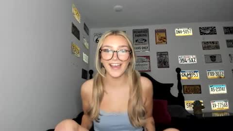 Snapshot of livvywinters chatting on 11.12.25 Livvy online show from 11.12.25