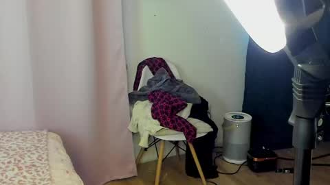 liyafly online show from 04.22.26