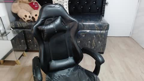 Snapshot of liz25_b chatting on 01.26.25 Liz online show from 01.26.25