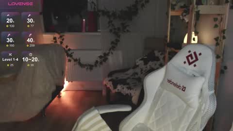 Snapshot of liza_wet chatting on 02.21.25 Liza Wet online show from 02.21.25