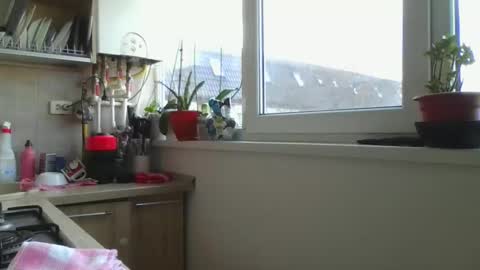 Snapshot of lizalish chatting on 12.17.24 Liza online show from 12.17.24