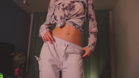 Snapshot of lizbethcoll chatting on 12.13.24 Sunnheart online show from 12.13.24