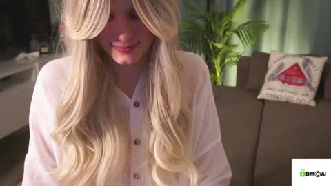 Snapshot of lizbethcoll chatting on 01.02.25 Sunnheart online show from 01.02.25