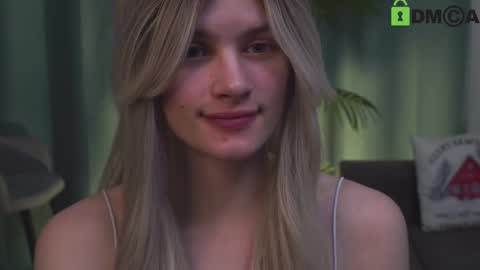 Snapshot of lizbethcoll chatting on 02.23.25 Sunnheart online show from 02.23.25