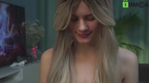 Snapshot of lizbethcoll chatting on 02.24.25 Sunnheart online show from 02.24.25