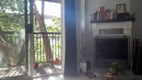 Snapshot of lizmreow chatting on 07.15.26 Liselle online show from 07.15.26