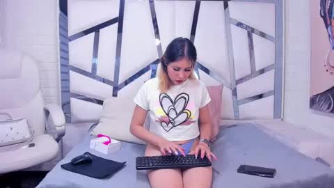 Snapshot of lizzahot69 chatting on 10.17.25 Lizza online show from 10.17.25