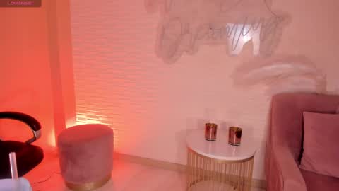 Snapshot of lizzhamilton_ chatting on 02.18.25 Lizzi online show from 02.18.25