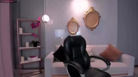 Snapshot of lizzhamilton_ chatting on 09.15.25 Lizzi online show from 09.15.25