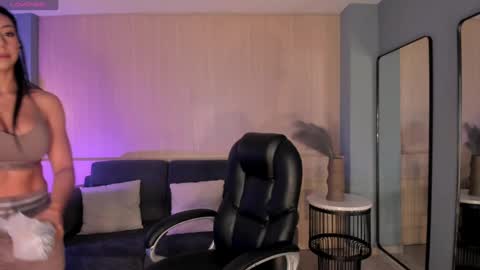 Snapshot of lizzhamilton_ chatting on 09.19.25 Lizzi online show from 09.19.25