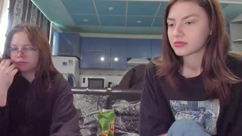 lizzi_muur online show from 02.23.25